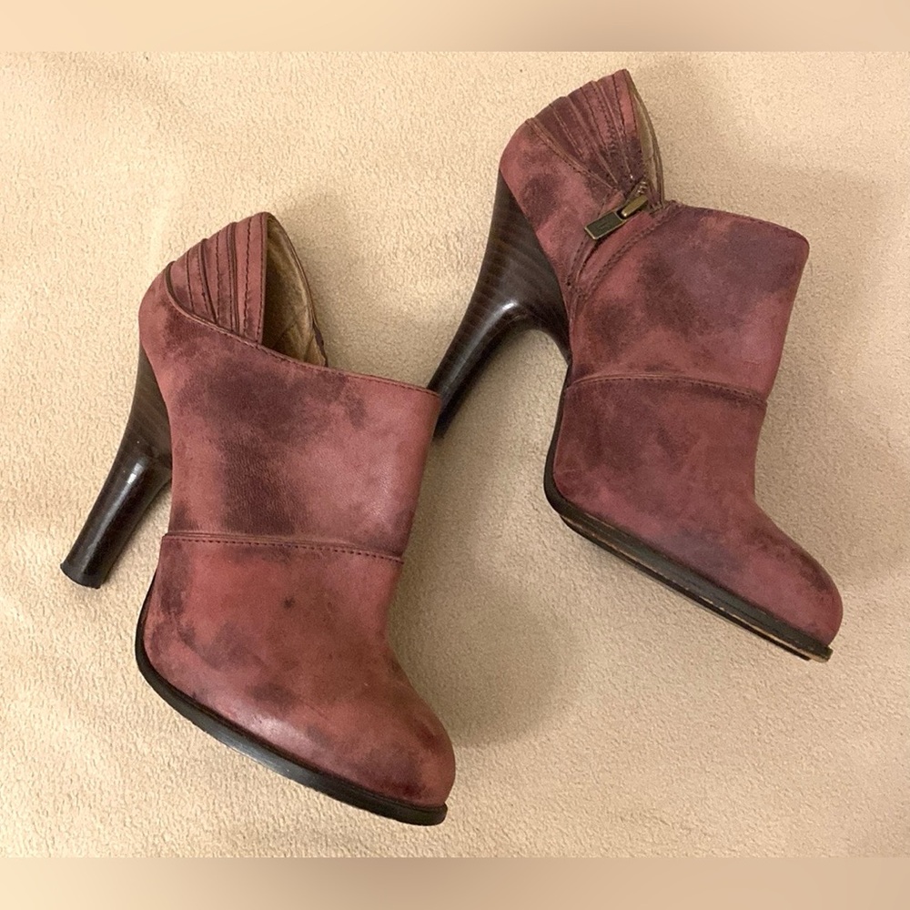 Frye Valerie Piping Purple SZ 8 Dark Cottagecore Goth Leather Ankle Bootie Heels - Picture 7 of 16